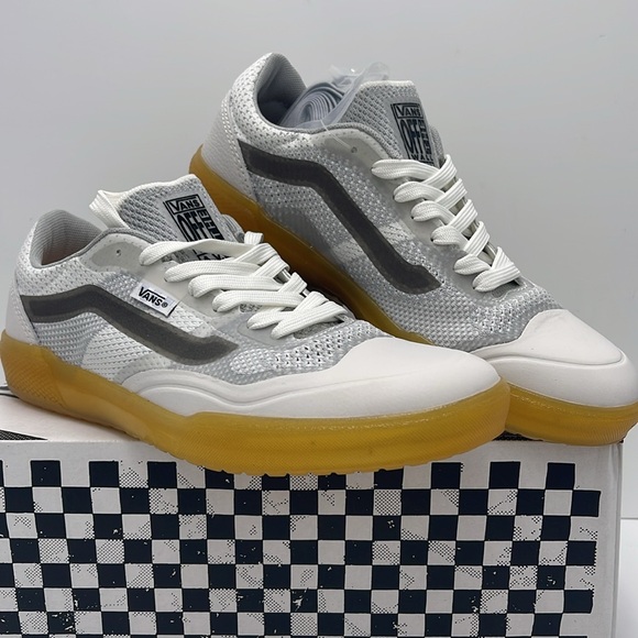 Vans Men’s Ave Knit. White/Gum
VN0005UW9DH
Sneakers - Picture 5 of 16